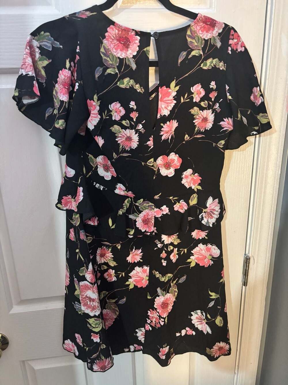 Truly Me Black Floral Print Flutter Sleeve Mini Dress Size S - Picture 3 of 3